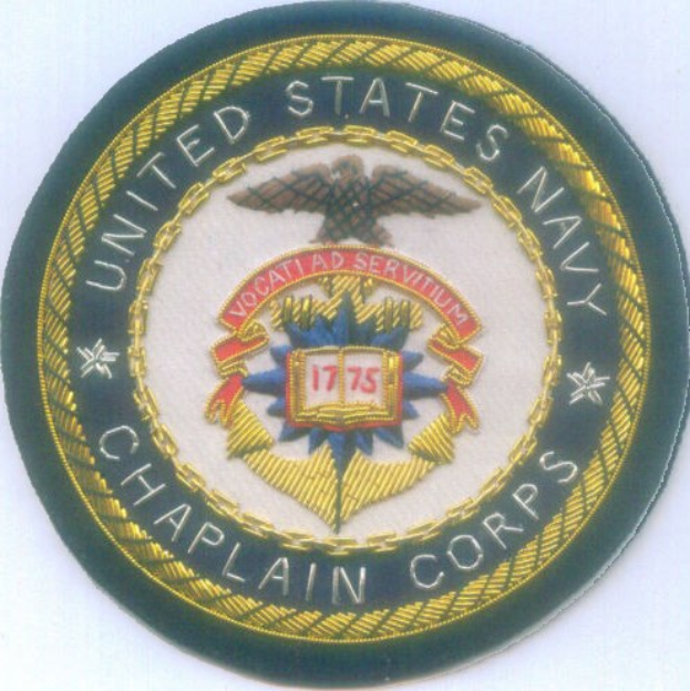 Ein rundes Patch mit blauem Hintergrund und weißer Umrandung, auf dem der weiße Text 'United States Navy Chaplain Corps' in der Mitte steht.