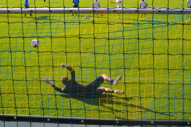 FC Schalke 04 verlängert Vertrag mit Torwart Loris Karius bis 2028