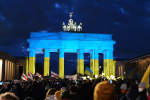 Von der Polizei festgehalten: Mann zeigt Schwarz-Rot-Gold-Flagge - Flaggenträger spricht jetzt