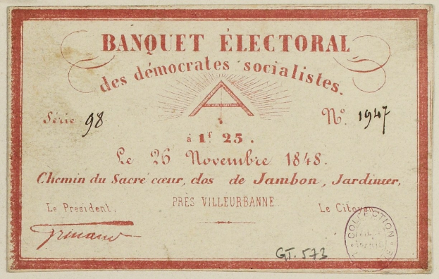 Alter Umschlag mit roter Bordüre, der ein Stempel und den Text 'Banquet Electoral des Democrats Socialists' trägt.