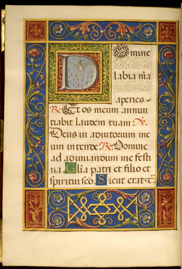 Ein offenes Buch, das ein illuminiertes Manuskript zeigt, mit einem großen, verzierten Buchstaben 'D', umgeben von kunstvollen Entwürfen und Text in leuchtenden Farben.