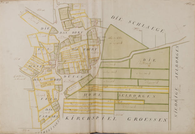 Ein altes Buch mit einer detaillierten Karte von Hamburg, Deutschland, mit sichtbaren Straßen, Gebäuden und Sehenswürdigkeiten, sowie Texten mit zusätzlichen Informationen zur Stadt.