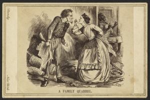 Ein Mann und eine Frau stehen im Zentrum des Bildes, wobei der Mann ein Objekt in der Hand hält, während eines Familienstreits.